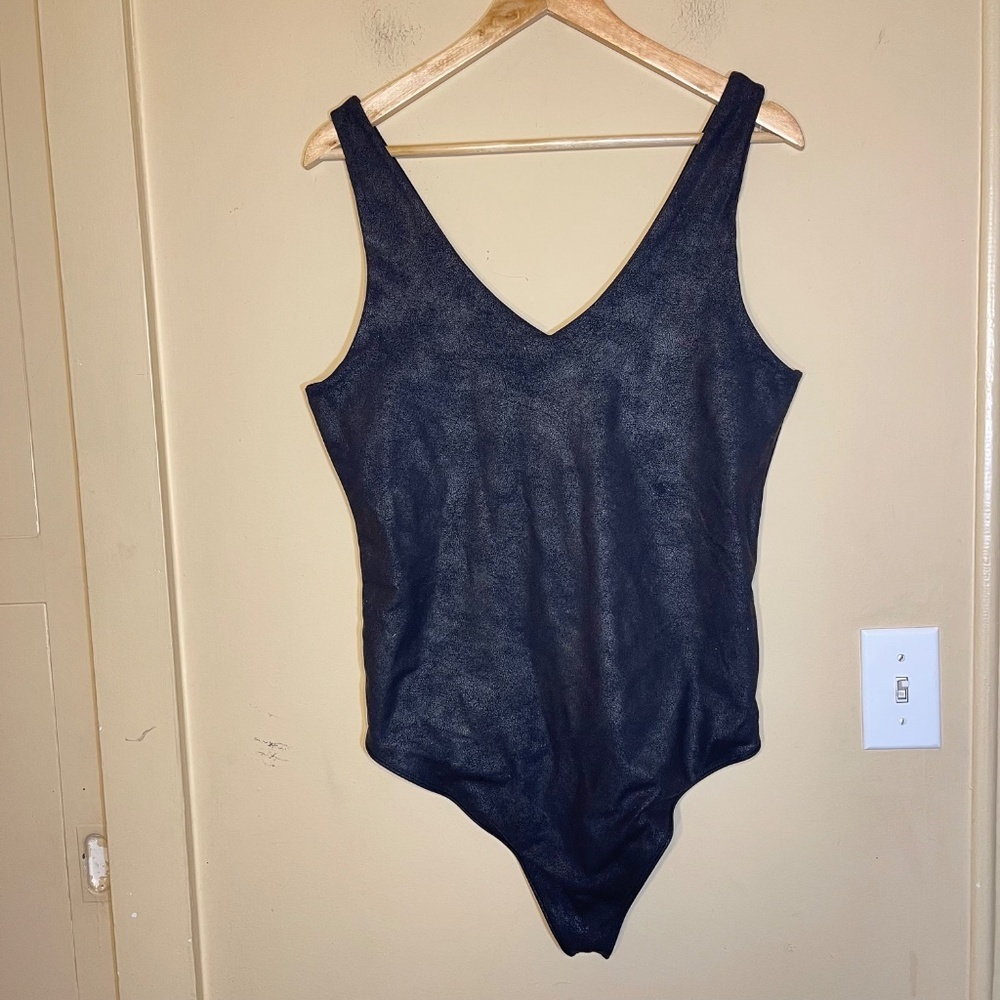 Abercrombie & Fitch Black Sleeveless Top - Picture 2 of 6